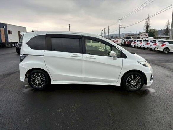 2016 Honda Freed I Рестайлинг 2, белый, 779000 рублей - вид 3