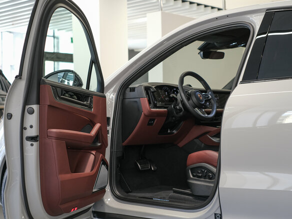 2026 Porsche Cayenne Coupé III Рестайлинг, серый, 20800000 рублей - вид 11