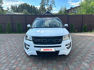 2017 Ford Explorer V Рестайлинг, белый, 3000000 рублей, вид 2