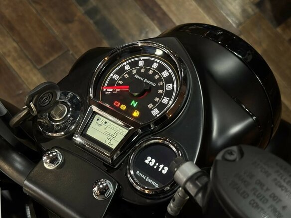 2025 Royal Enfield Classic 350, чёрный, 520000 рублей - вид 9