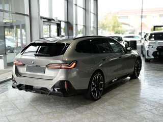 2025 BMW 5 серии 520d xDrive VIII (G60/G61/G68), серый, 9500000 рублей, вид 4