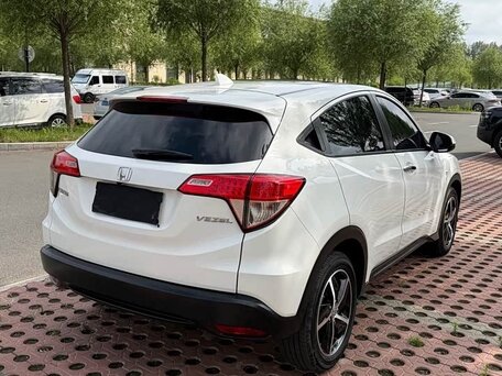 2022 Honda Vezel I Рестайлинг, белый, 1980000 рублей, вид 4
