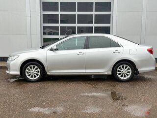 2013 Toyota Camry VII (XV50), серебристый, 1417000 рублей, вид 2
