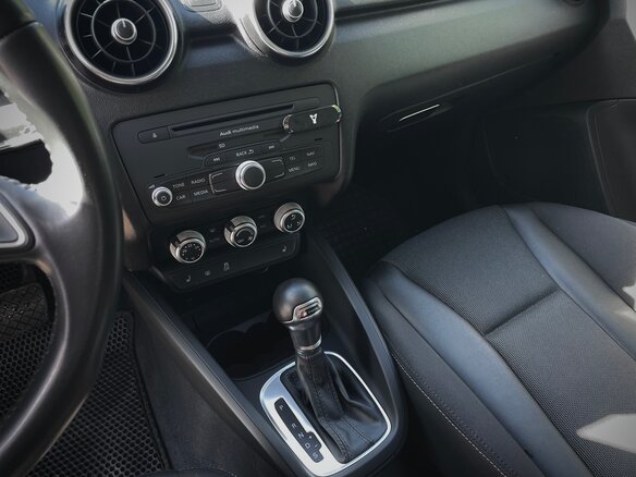 2014 Audi A1 I (8X), белый, 1180000 рублей - вид 13