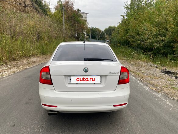 2012 Skoda Octavia II (A5) Рестайлинг, белый, 1090000 рублей - вид 4