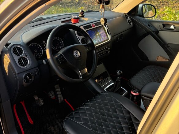 2010 Volkswagen Tiguan I, серебристый, 1280000 рублей - вид 4