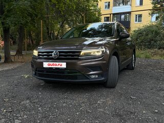 2018 Volkswagen Tiguan II, коричневый, 2100000 рублей, вид 3