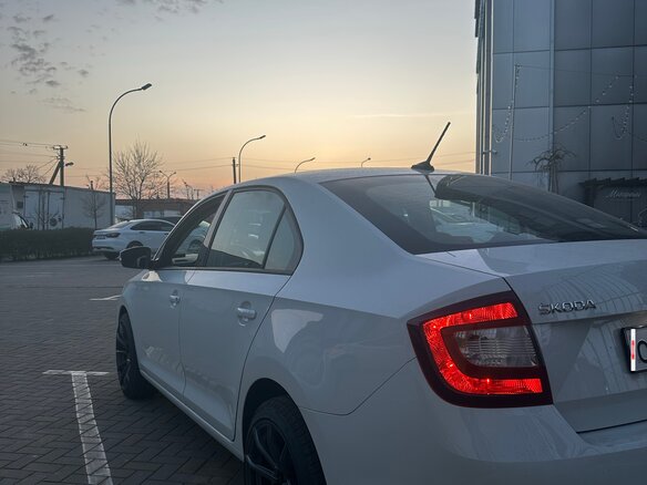 2019 Skoda Rapid I Рестайлинг, белый, 1400000 рублей - вид 5