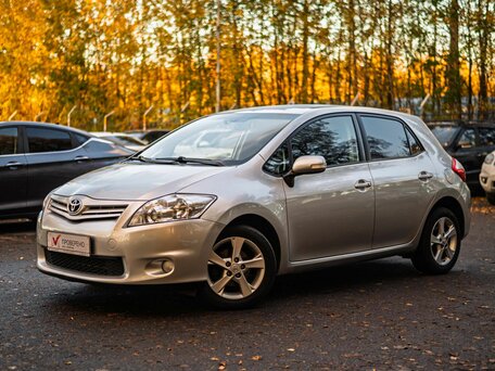 2011 Toyota Auris I Рестайлинг, серебристый, 955000 рублей, вид 1