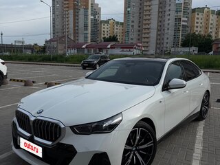 2025 BMW 5 серии 530i xDrive VIII (G60/G61/G68), белый, 8250000 рублей, вид 1
