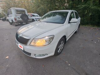 2011 Skoda Octavia II (A5) Рестайлинг, белый, 525000 рублей, вид 4