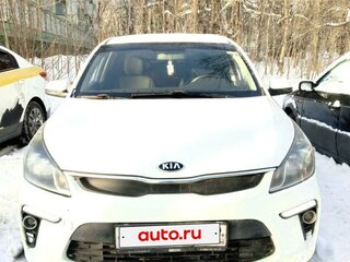 2018 Kia Rio IV, белый, 800000 рублей, вид 1