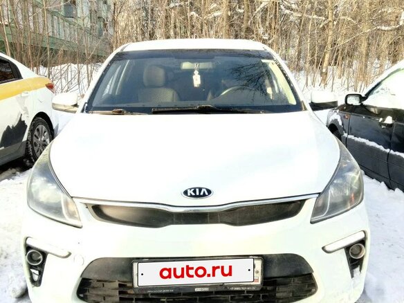 2018 Kia Rio IV, белый, 800000 рублей