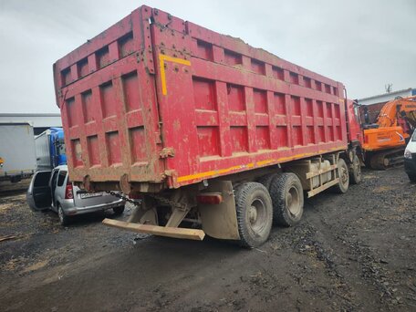 2021 IVECO-Hongyan 8x4 (CQ3406), красный, 1521000 рублей, вид 3