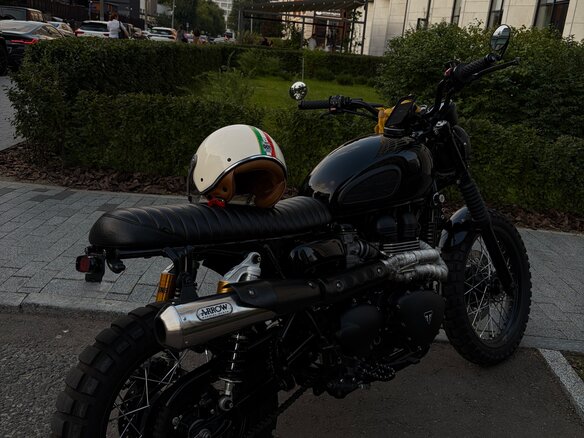 2016 Triumph Scrambler, чёрный, 1590000 рублей