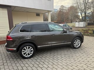 2016 Volkswagen Touareg II Рестайлинг, коричневый, 3199999 рублей, вид 4