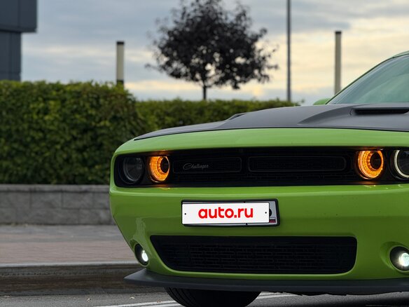 2019 Dodge Challenger III Рестайлинг 2, зелёный, 5000000 рублей - вид 16