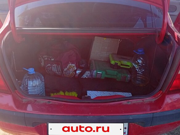 2002 Renault Symbol I Рестайлинг, красный - вид 12