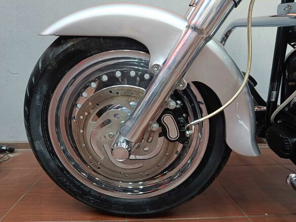 2009 Harley-Davidson Fat Boy, серый, 870000 рублей - вид 5