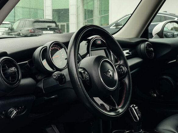 2018 Mini Hatch Cooper III (F55/F56) Рестайлинг, красный, 1819000 рублей - вид 12