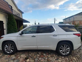 2018 Chevrolet Traverse II, белый, 2372436 рублей, вид 3