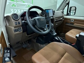 2025 Toyota Land Cruiser 79 70 Series Рестайлинг 2, белый, 8600000 рублей, вид 5