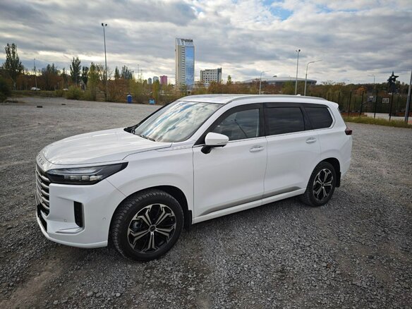 2023 Exeed VX I Рестайлинг, белый, 6000000 рублей - вид 3