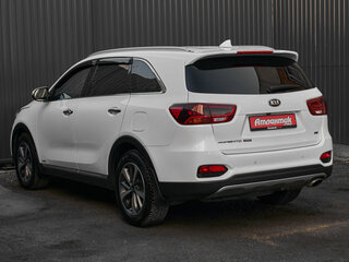 2019 Kia Sorento III Prime Рестайлинг, белый, 3040000 рублей, вид 4