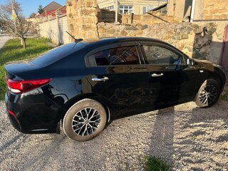 2019 Kia Rio IV, чёрный, 1450000 рублей, вид 2