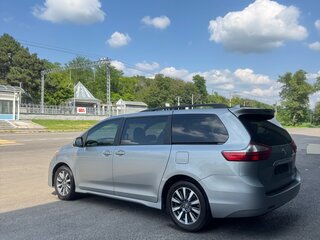 2017 Toyota Sienna III Рестайлинг 2, серебристый, 3150000 рублей, вид 2