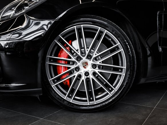 2018 Porsche Panamera Turbo II, чёрный - вид 2