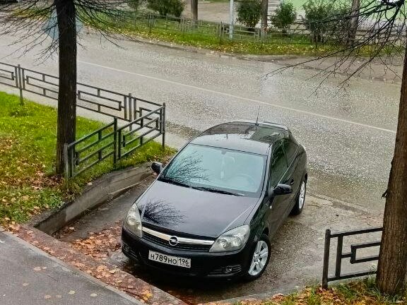 2007 Opel Astra GTC H Рестайлинг, чёрный, 480000 рублей - вид 8
