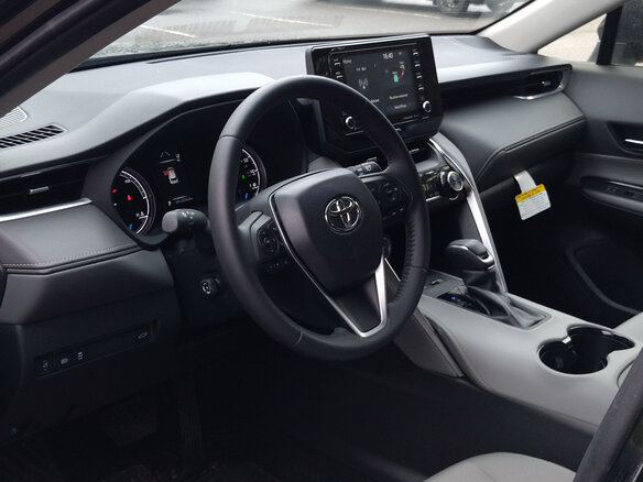 2022 Toyota Venza II, чёрный, 3461000 рублей - вид 11