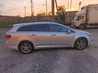 2011 Toyota Avensis III Рестайлинг, серебристый, 1420000 рублей, вид 2