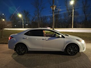 2014 Toyota Corolla XI (E160, E170, E180), белый, 1400000 рублей, вид 1