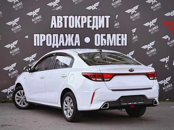 2021 Kia Rio IV Рестайлинг, белый, 1125000 рублей - вид 4