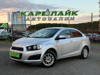 2013 Chevrolet Aveo II, серебристый, 679000 рублей, вид 2