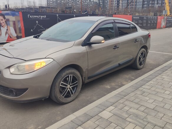 2010 Renault Fluence I, бежевый, 648000 рублей
