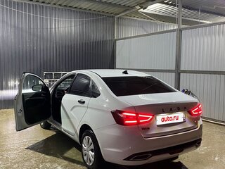 2024 Lada (ВАЗ) Vesta I Рестайлинг (NG), белый, 1420000 рублей, вид 3