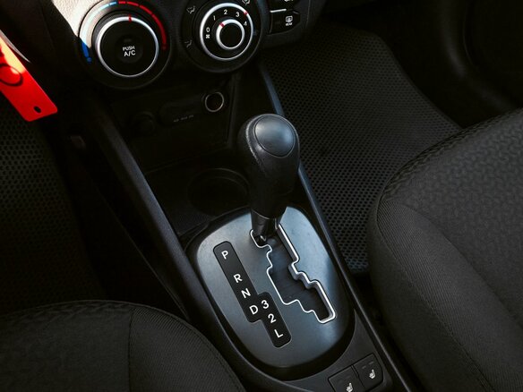 2012 Kia Rio 4-speed III, белый, 837000 рублей - вид 9