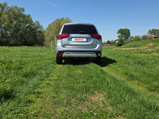2019 Mitsubishi Outlander III Рестайлинг 3, серебристый, 2440000 рублей, вид 3