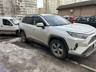 2021 Toyota RAV4 V (XA50), белый, 3350000 рублей, вид 2