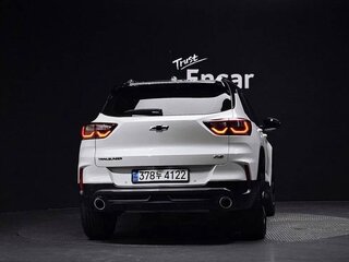 2023 Chevrolet TrailBlazer III Рестайлинг, белый, 1250666 рублей, вид 4