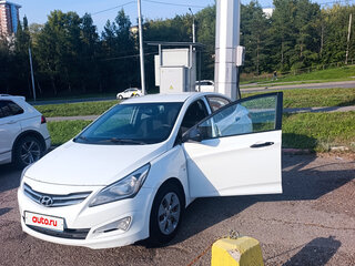 2014 Hyundai Solaris I Рестайлинг, белый, 650000 рублей, вид 4