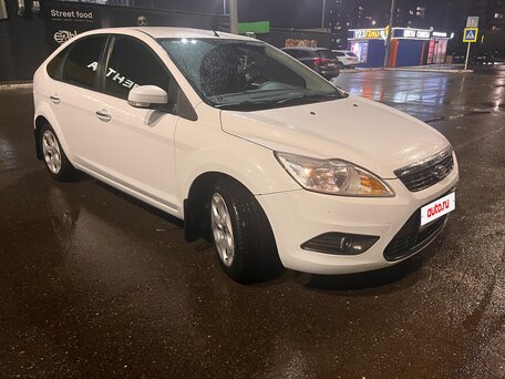 2011 Ford Focus II Рестайлинг, белый, 700000 рублей, вид 3