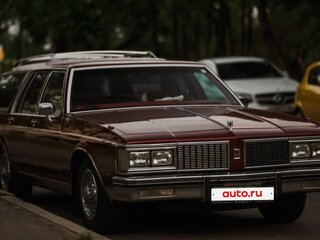 1984 Oldsmobile Custom Cruiser II, красный, 3000500 рублей, вид 4