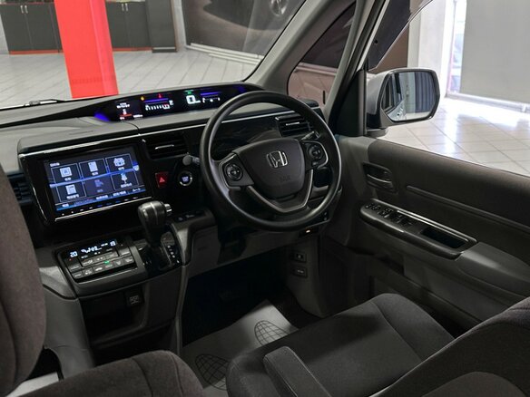 2017 Honda Stepwgn V, серый, 1720000 рублей - вид 25