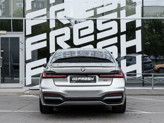 2019 BMW 7 серии Long 750Li xDrive VI (G11/G12) Рестайлинг, серый, 8490000 рублей, вид 4