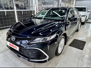 2021 Toyota Camry VIII (XV70) Рестайлинг, чёрный, 2650000 рублей, вид 2