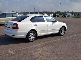 2013 Skoda Octavia II (A5) Рестайлинг, белый, 600000 рублей, вид 2
